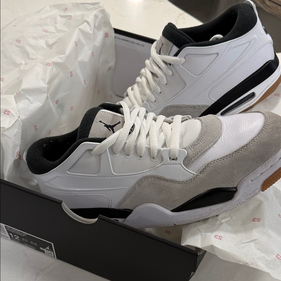 Air Jordan 4 - Picture 2 of 8